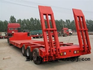 ,低平板半掛車、挖掘機運輸車,梁山龍達工貿(mào)有限公司