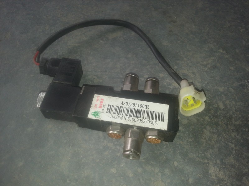 重汽HOWO電磁閥(常通)AZ9128710002/AZ9128710002