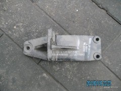 1425310107006,發(fā)動(dòng)機(jī)后懸置支撐托架（左）,北京遠(yuǎn)大歐曼汽車(chē)配件有限公司