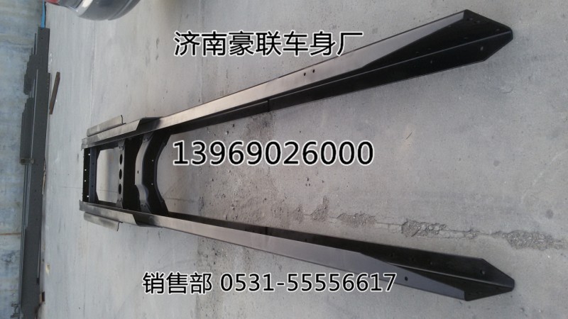 中國重汽豪沃牽引車車架總成大梁訂做自卸車副梁總成,中國重汽豪沃牽引車車架總成大梁訂做自卸車副梁總成,山東豪聯(lián)車身制造廠