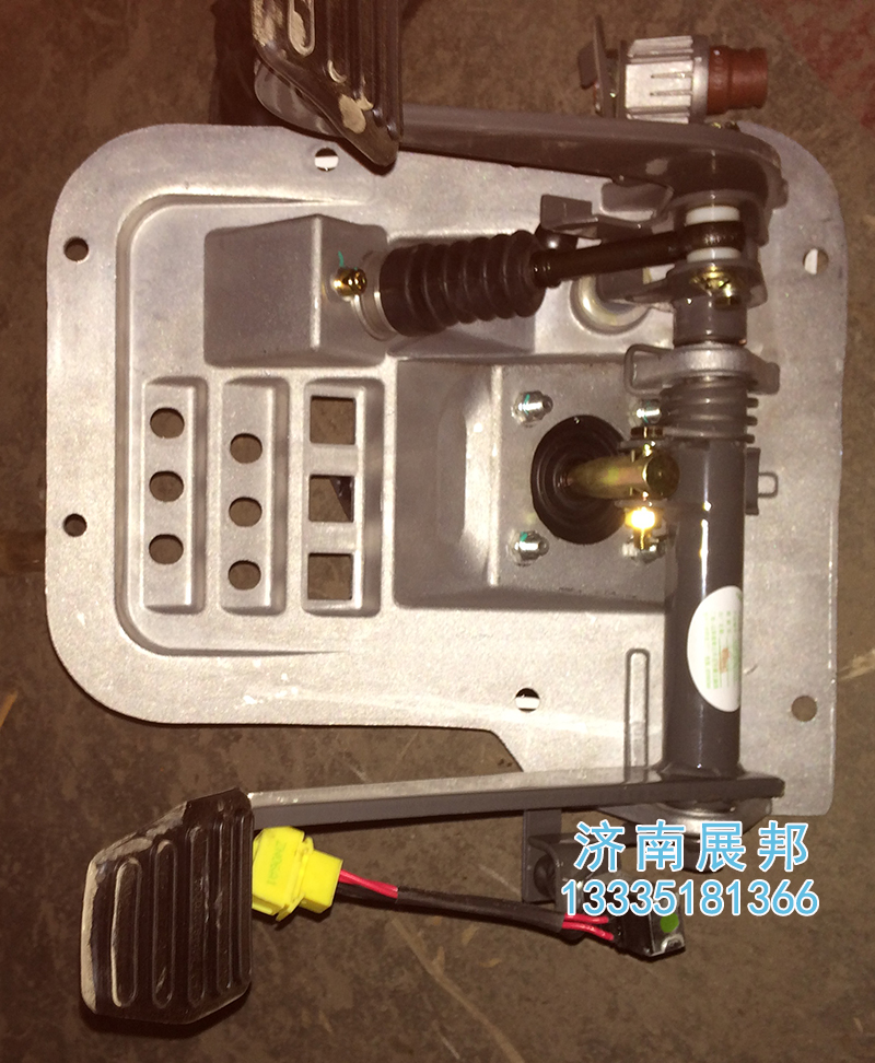 豪沃腳踏板支架 踏板總成特價促銷原廠 一套濟南展邦/WG9725360020