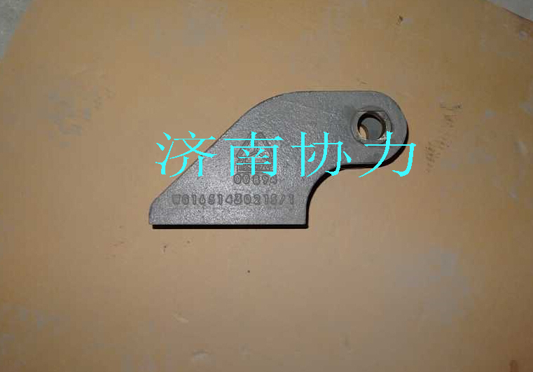 WG1651430215,右翻轉(zhuǎn)支架(與左對(duì)稱),濟(jì)南明鉅汽車配件有限公司（原濟(jì)南協(xié)力）