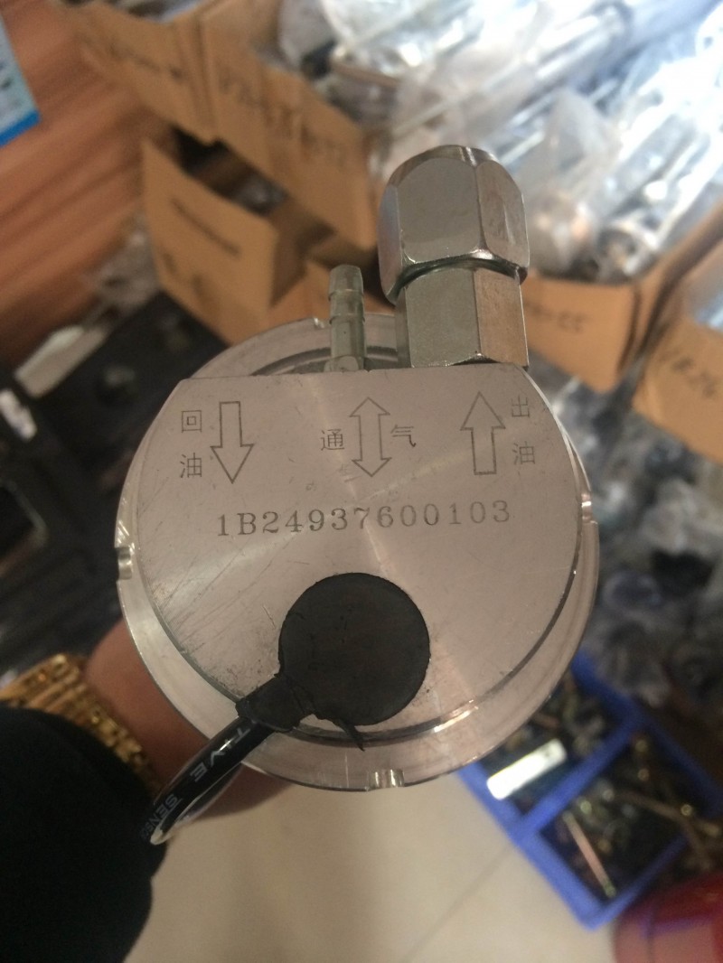 1B24937600103,油位傳感器,哈爾濱宏博達汽車配件有限責任公司