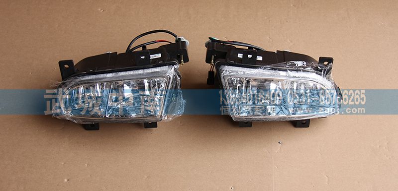 AZ9719720025,左前霧燈 豪沃10款,濟(jì)南武城重型車(chē)外飾件廠