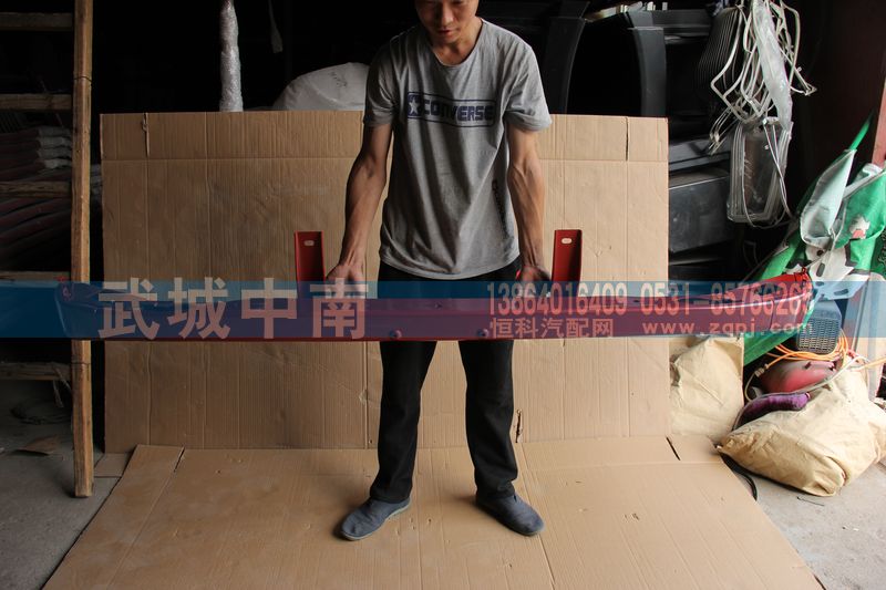 WG1664245018,保險杠下部（鐵的）T5G,濟(jì)南武城重型車外飾件廠