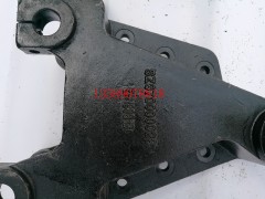 SZ970000023,德龍前板簧中間支架,濟南聯(lián)樂汽車零部件有限公司