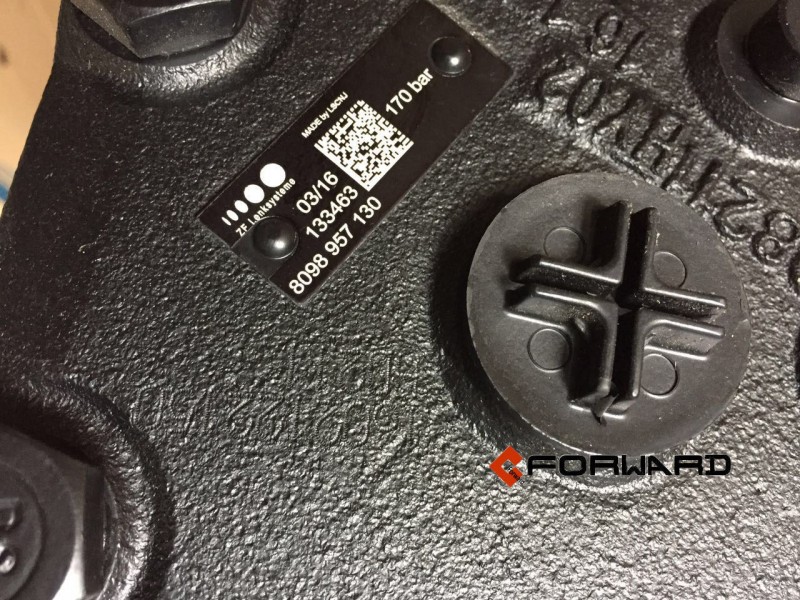 DZ9114470080   循環(huán)球式動力轉(zhuǎn)向器/DZ9114470080