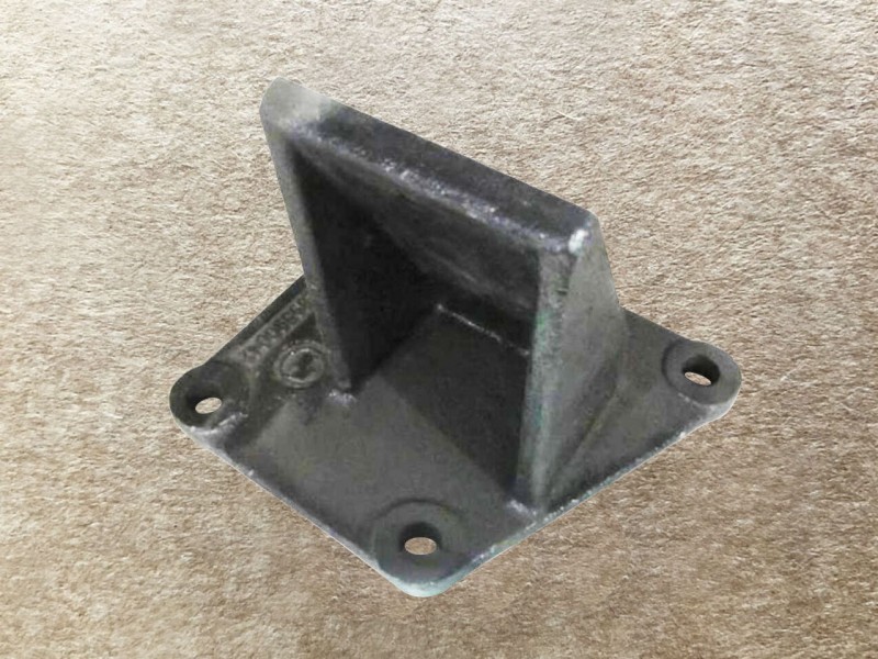 DZ93259590042,發(fā)動機右前支架Engine front right bracket,濟南向前汽車配件有限公司