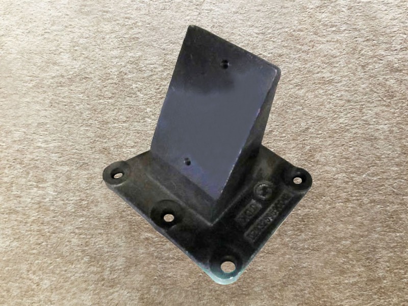 DZ93259590042,發(fā)動機右前支架Engine front right bracket,濟南向前汽車配件有限公司