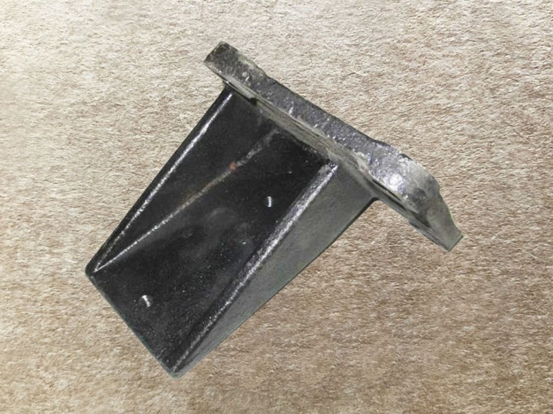 DZ93259590042,發(fā)動機右前支架Engine front right bracket,濟南向前汽車配件有限公司