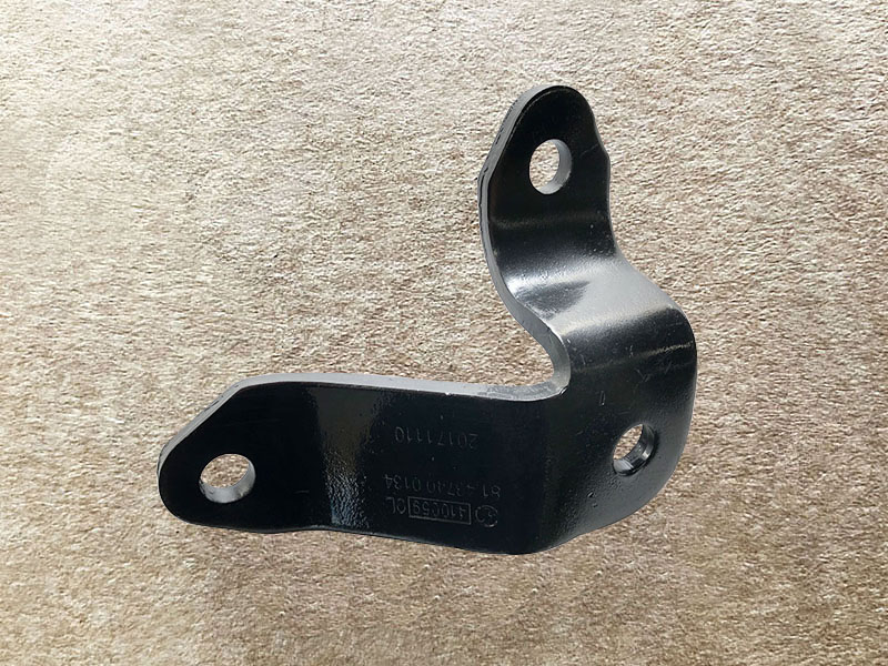 81.43740.0134,穩(wěn)定桿右支架。Stabilizer bar right bracket,濟(jì)南向前汽車配件有限公司