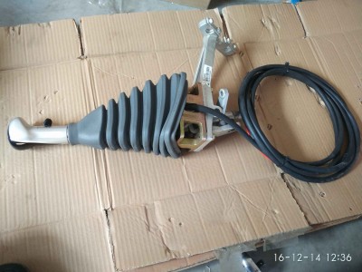 WG9725240208豪沃換擋桿總成145元