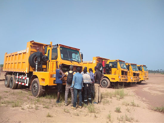 偏駕駛室自卸車6X4，