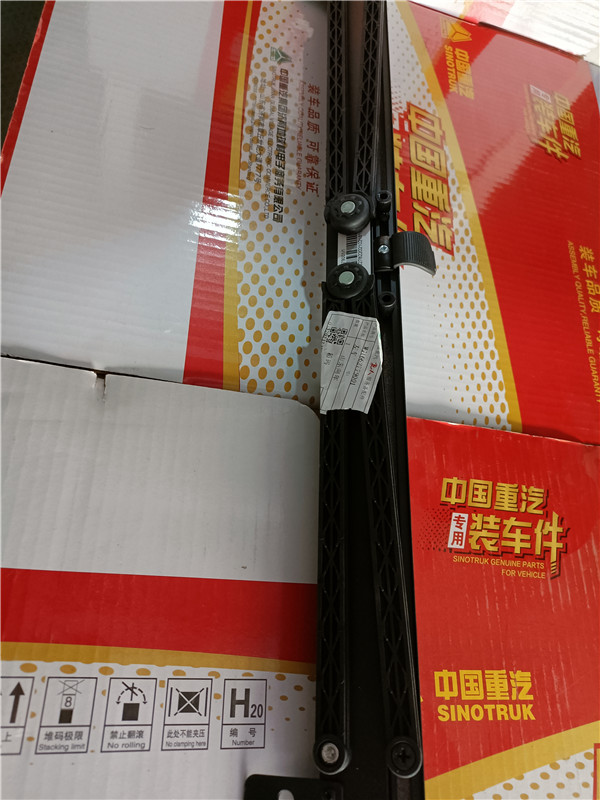 WG1662779001重汽豪沃TH7車門遮陽簾
