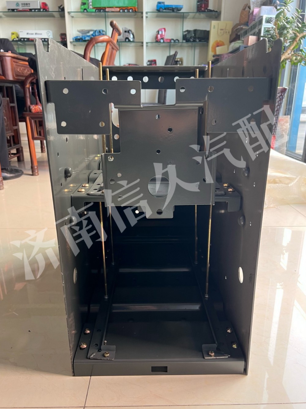 WG9X25760120,電瓶箱體,濟(jì)南信久汽配銷售中心