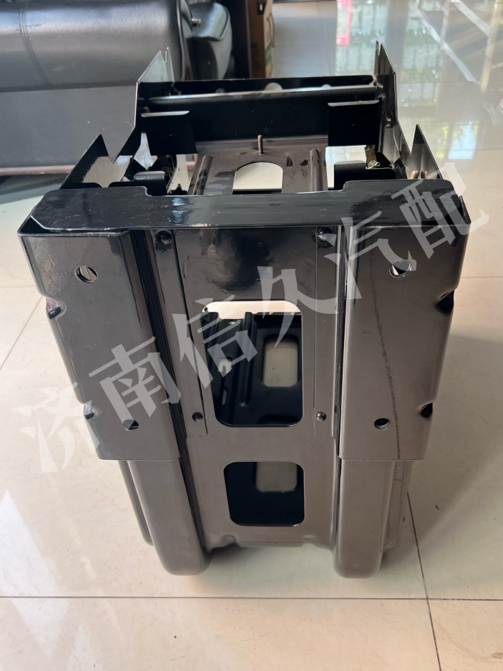 WG9925760200,輕量化雙層電瓶箱總成,濟南信久汽配銷售中心