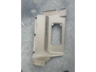 WG1671160122右下護(hù)板總成