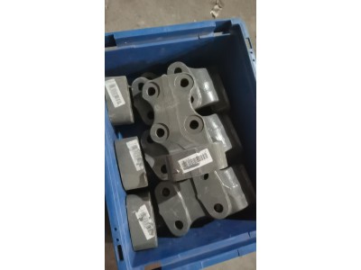 752W41501-0211豪沃TX后懸置左支架