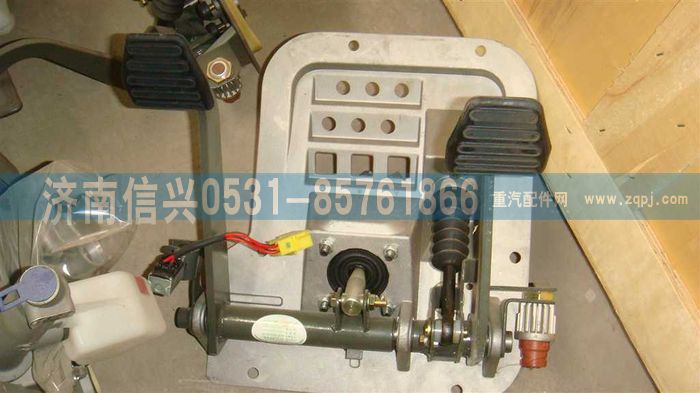 AZ9725361023,HOWO組合踏板操縱總成(新開關(guān)),濟(jì)南信興汽車配件貿(mào)易有限公司
