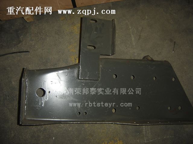 99100930021,99100930021.保險杠托架(右),濟南港新貿(mào)易有限公司
